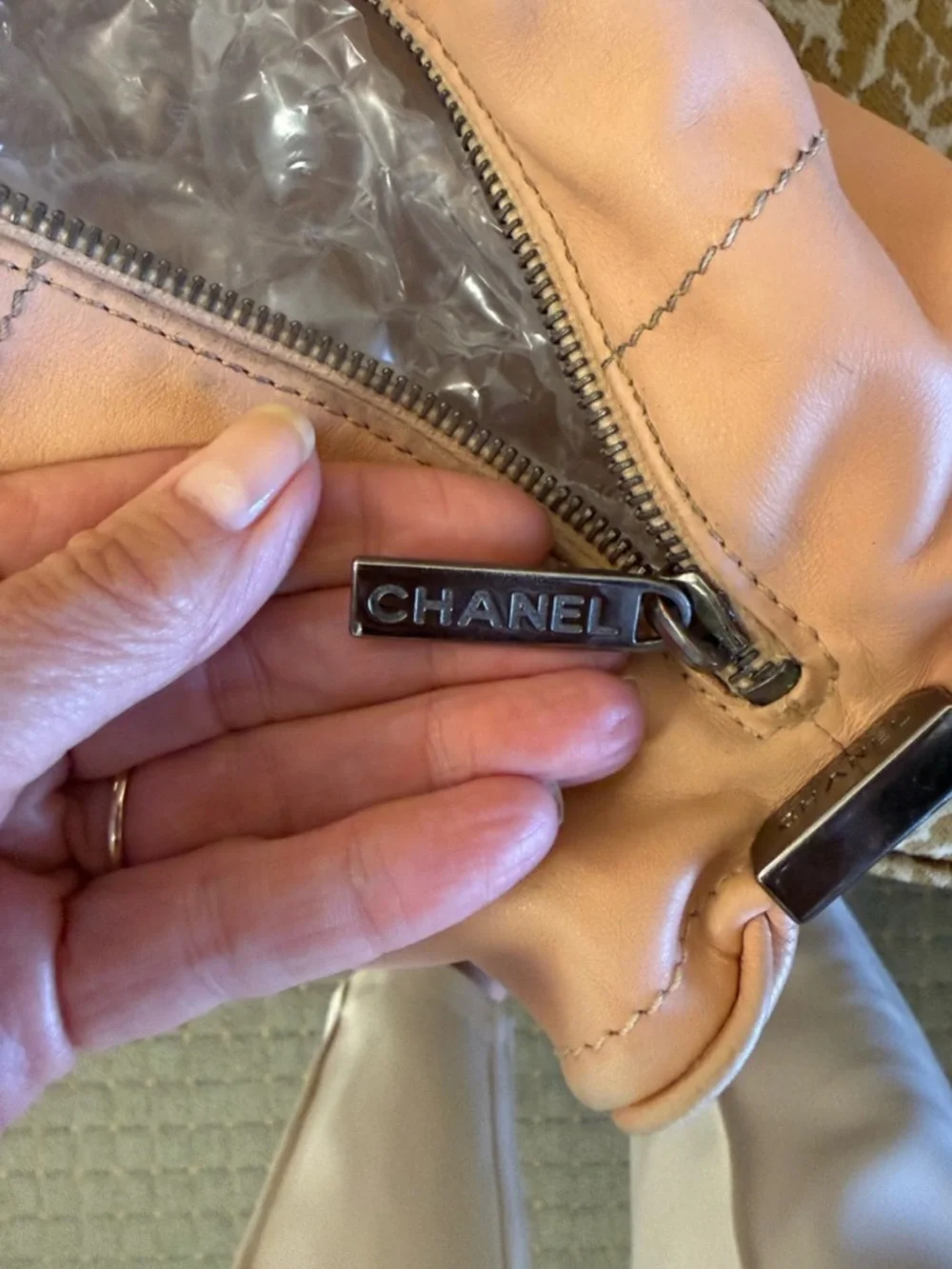 CHANEL elegant shoulder